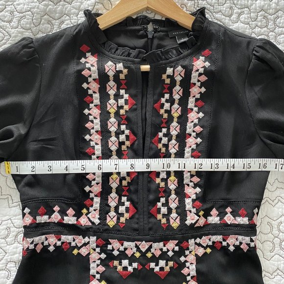 ANN TAYLOR Black Tie Sleeve Split Neck Embroidered Dress | Size 2 - Picture 8 of 10